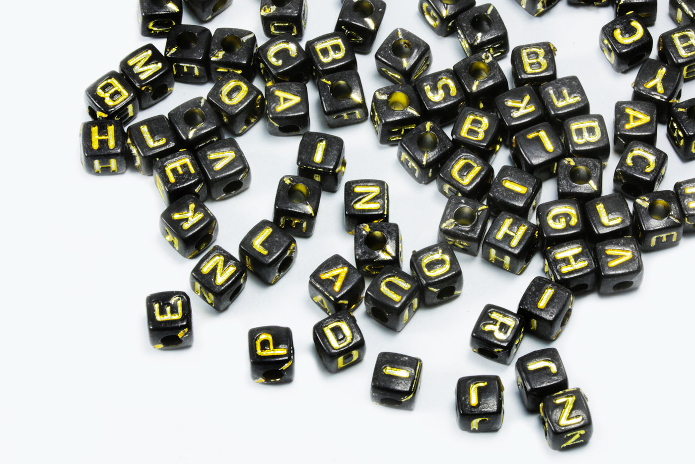 Buchstabenperlen A-Z, Mix, 5 mm, schwarz/goldfarben, 100 Stück