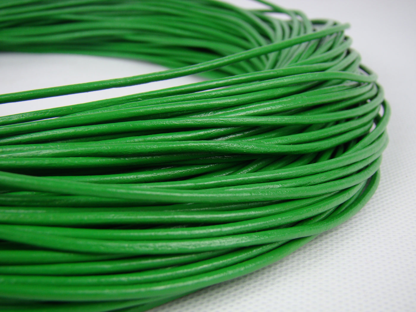 esnado Lederschnur 2mm in Grün – Echtes Rindsleder
