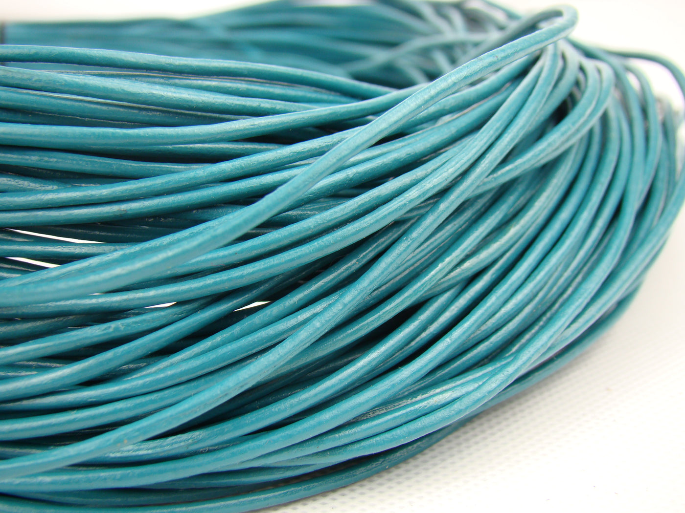 esnado Lederschnur 2mm in Türkis – Echtes Rindsleder