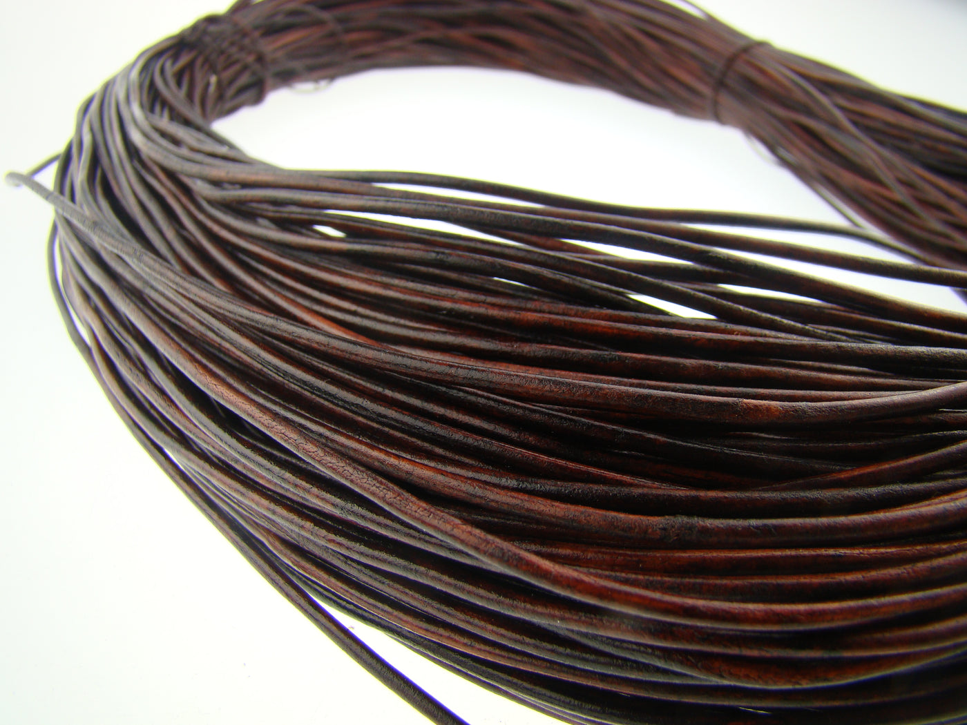 esnado Lederschnur 2mm in Antik Dunkelbraun – Echtes Rindsleder