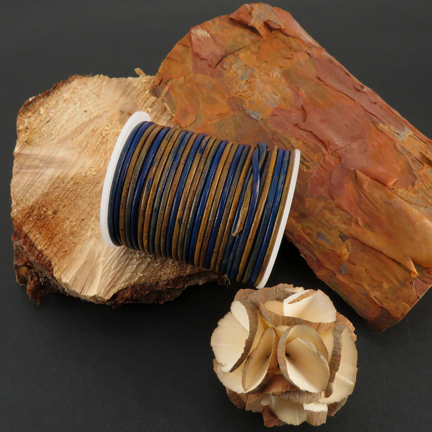 esnado Lederschnur Rund 2 mm - Bicolor Blau/Natur. Länge: 25 m auf Rolle