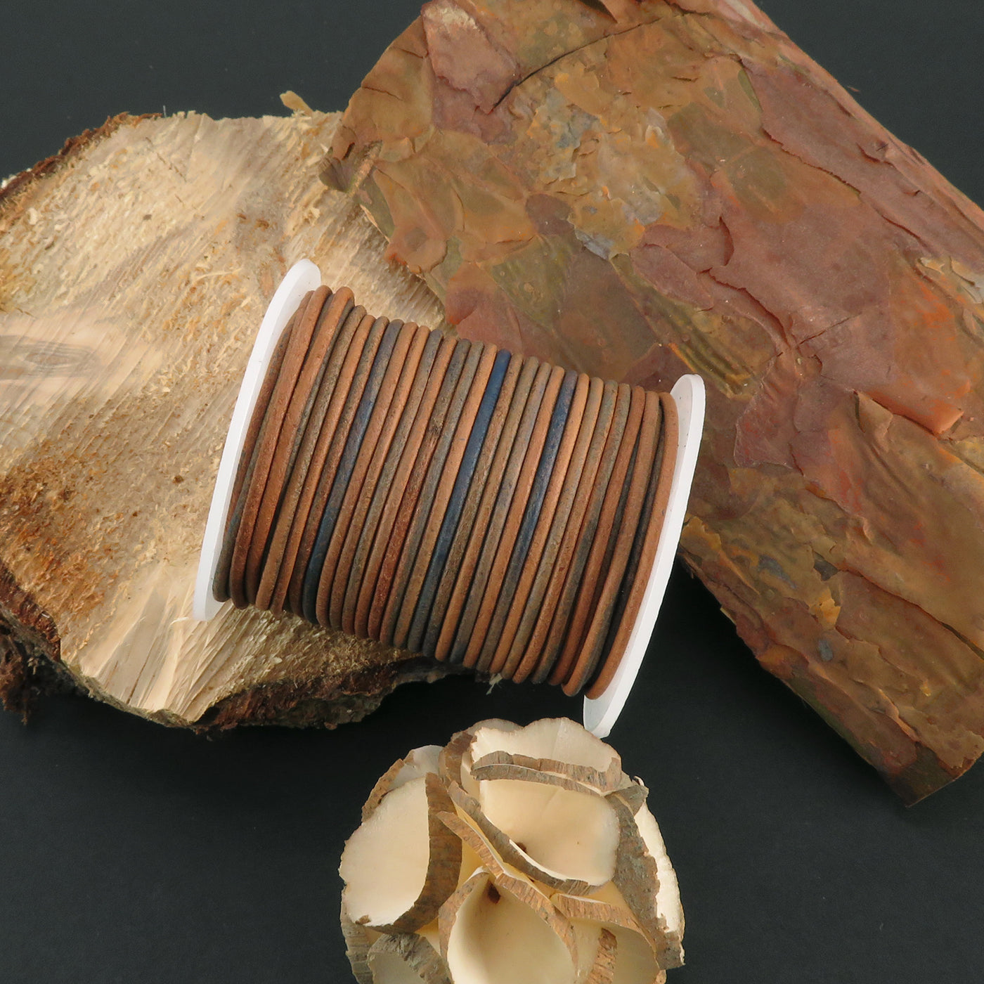 esnado Lederschnur Rund 2 mm - Bicolor Hellblau/Beige. Länge: 25 m auf Rolle