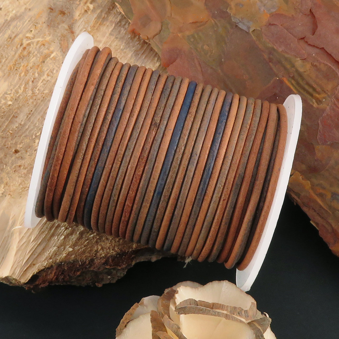 esnado Lederschnur Rund 2 mm - Bicolor Hellblau/Beige. Länge: 25 m auf Rolle