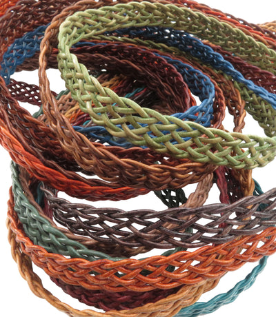 esnado Lederband flach, locker geflochten, 15 mm - Weinrot