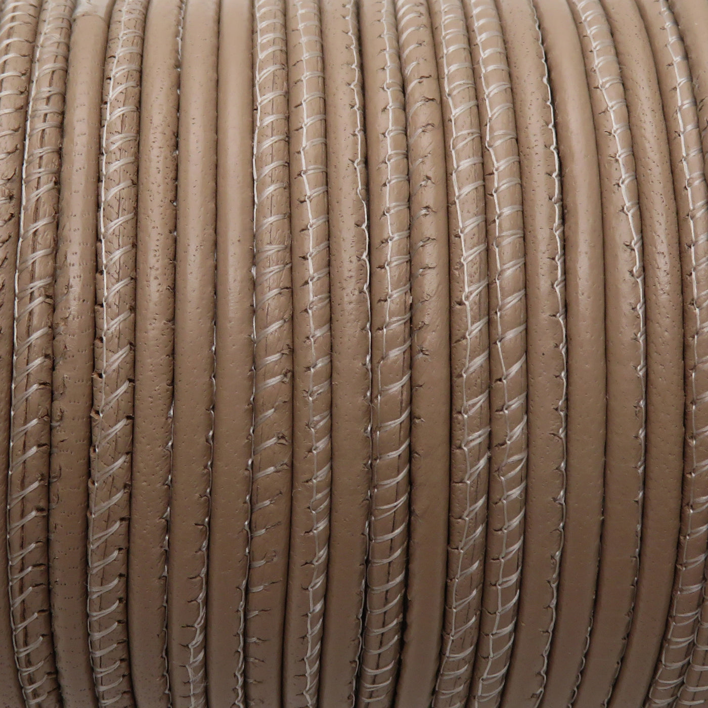 esnado gesäumte Lederschnur – 2,5 mm - Hell Taupe