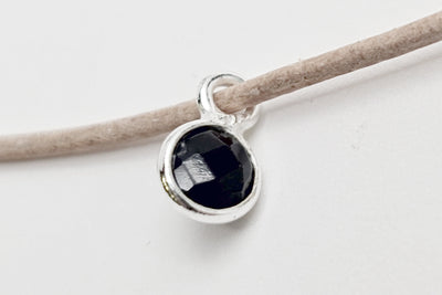 Spinell Anhänger rund 4 mm aus 925 Silber mit Ring