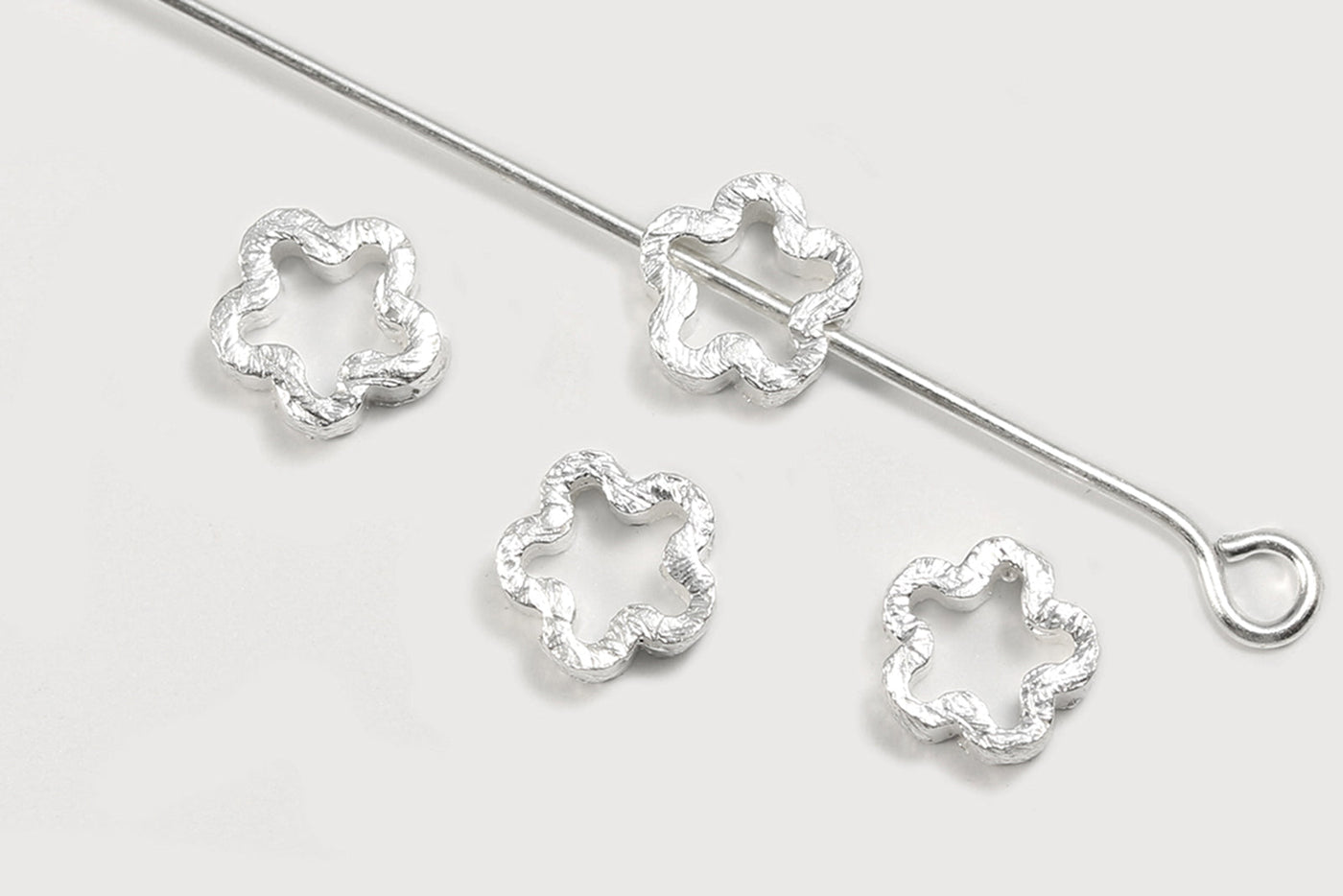 Zwischenperlen aus 925 SILBER, 6 x 6 x 2,5 mm, Blume, gebürstet