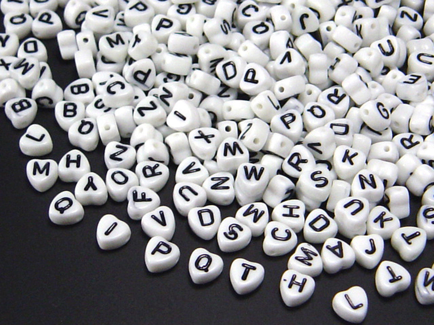 Buchstabenperlen A-Z, in Herzform, 7 x 7 mm, 100 Stück, Mix