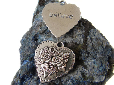Anhänger Herz, 29 x 27 mm, love heart believe, 2 Stück