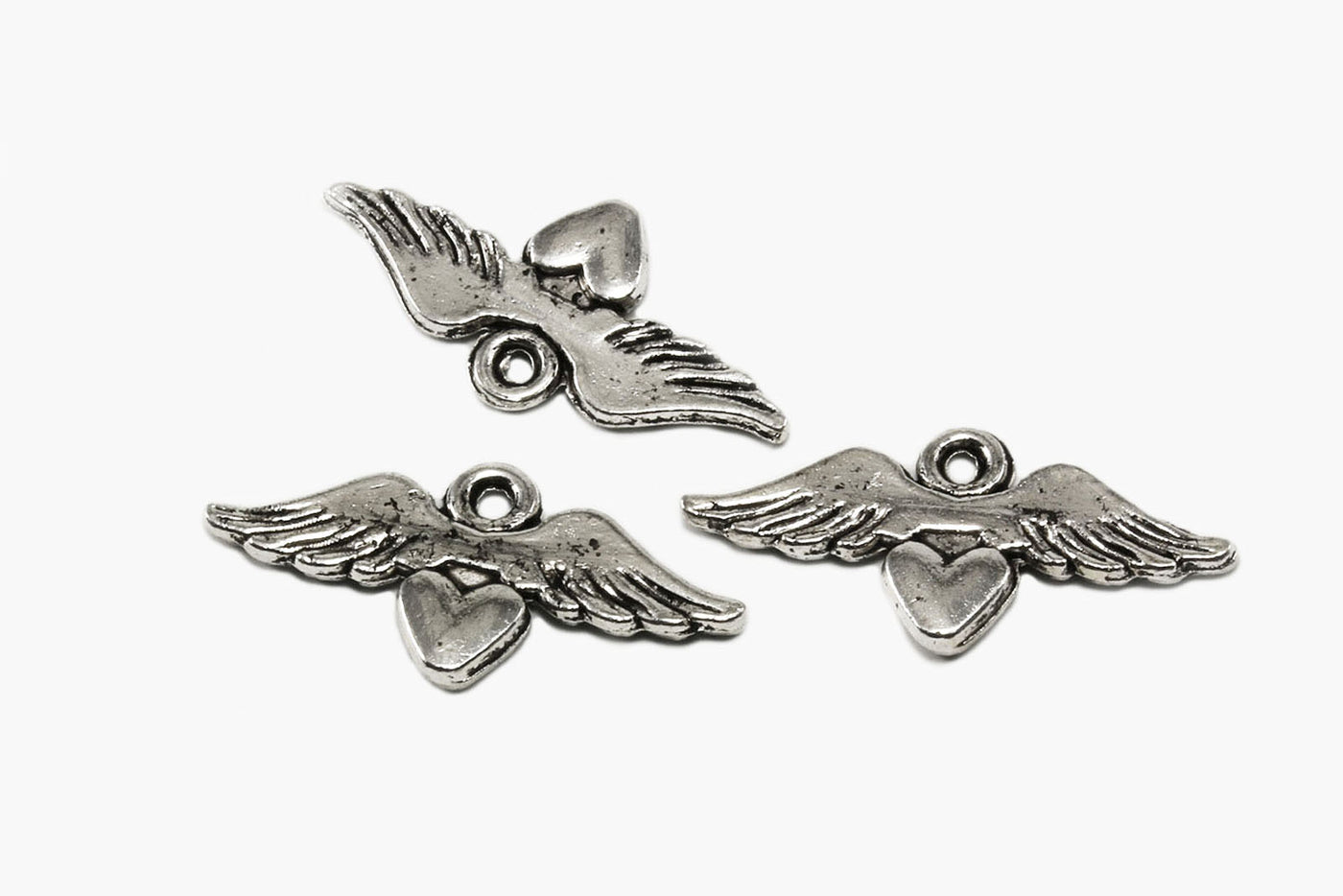 Anhänger Flügel mit Herz, 11 x 24 mm, 5 Stück