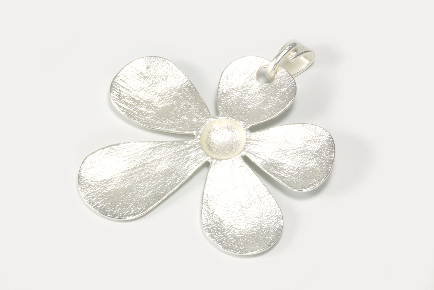 Anhänger Blume in gehämmerter Optik, 80 x 70 mm, XXXL