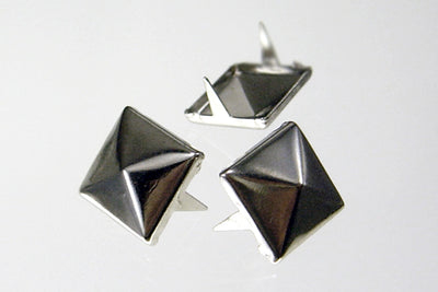 Pyramiden Niete mit Zacken, 11 x 11 mm