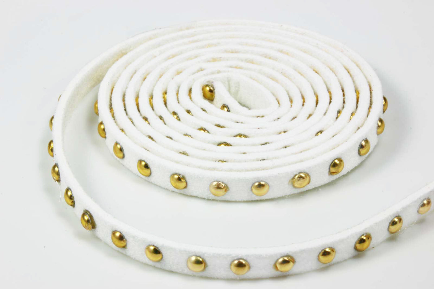 Weiches Band mit Nieten Kunstwildleder, 5mm, 1m