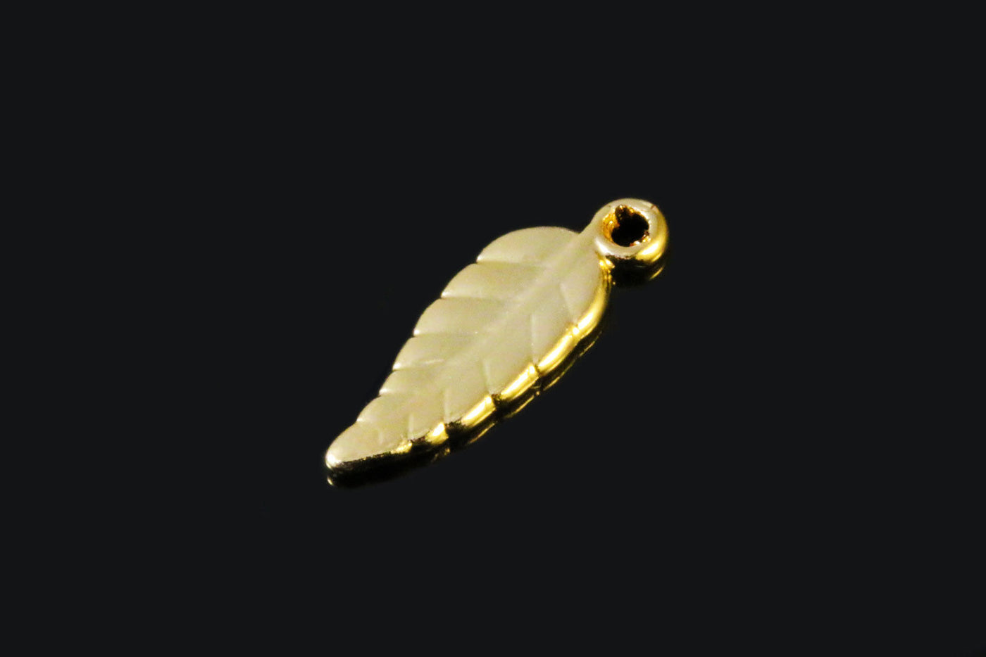 Anhänger mit Öse in verschiedenen Varianten, hellgoldfarben