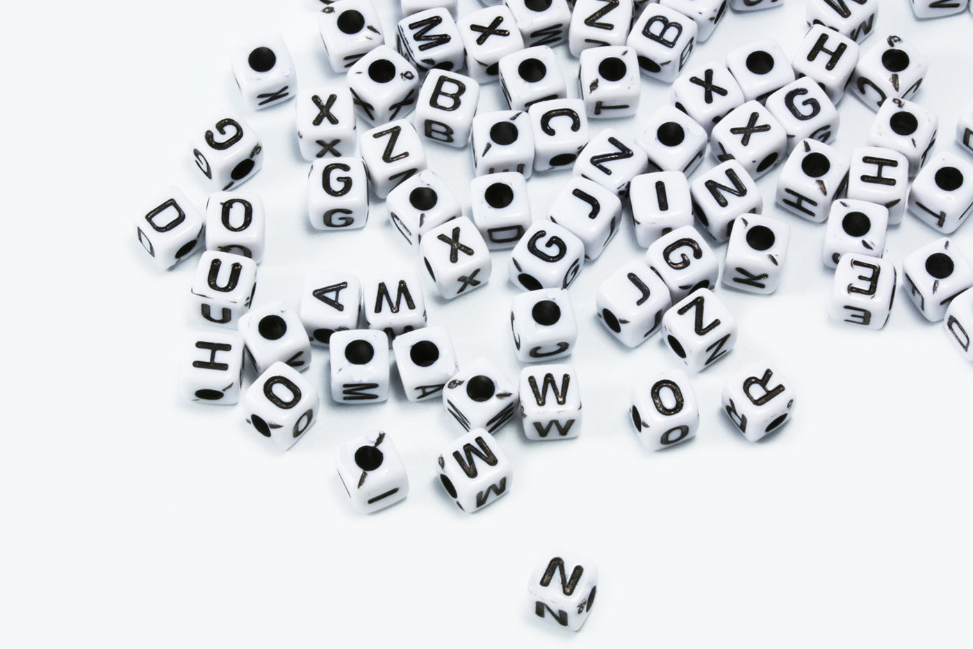 Buchstabenperlen A-Z, Mix, 5 mm, weiß, 100 Stück