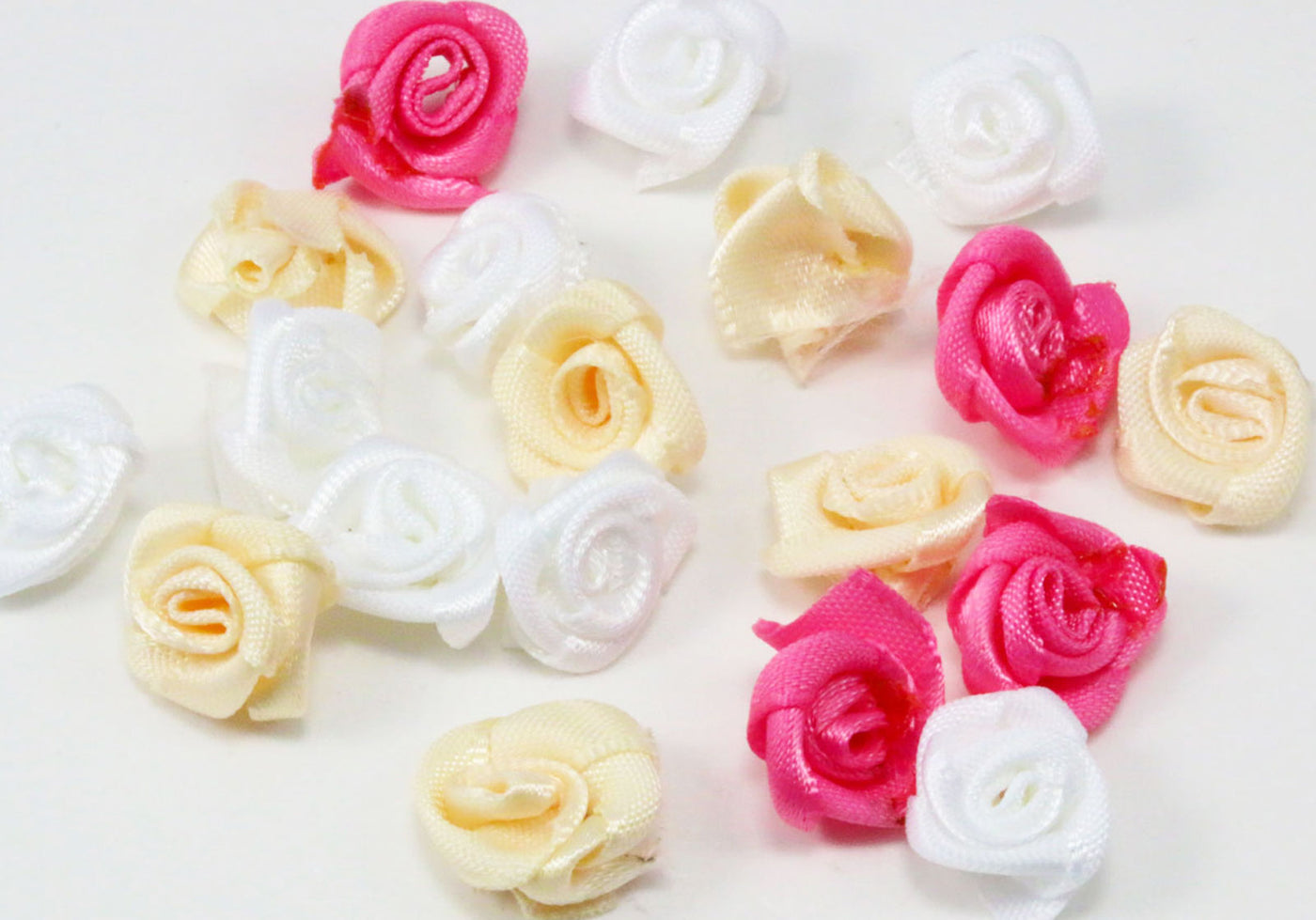 Satin Rosen, 15 mm, 20 Stück
