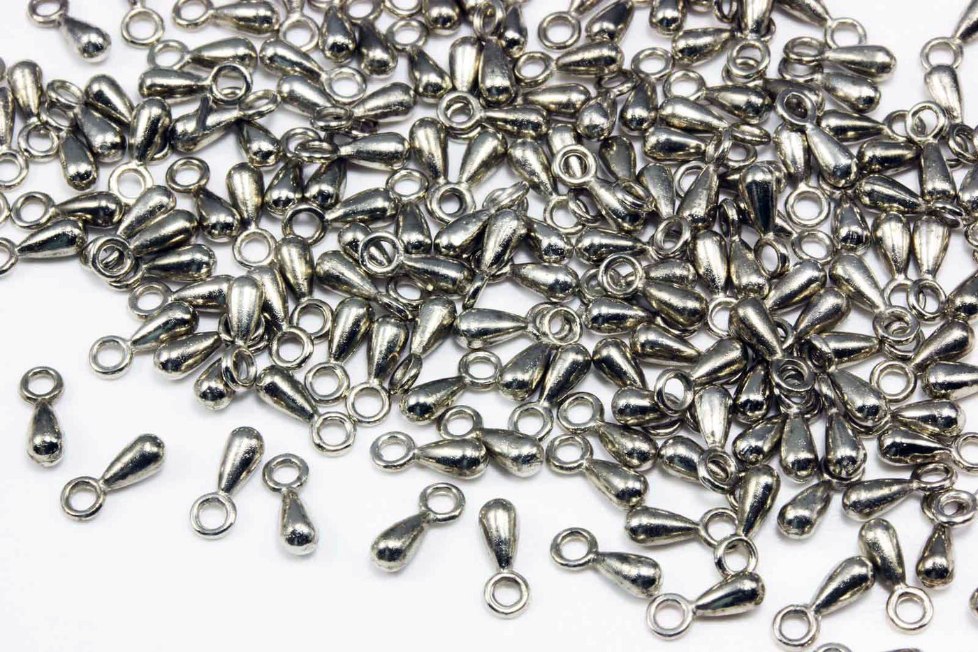 Tropfen Anhänger, 7 x 3 mm, silberfarben